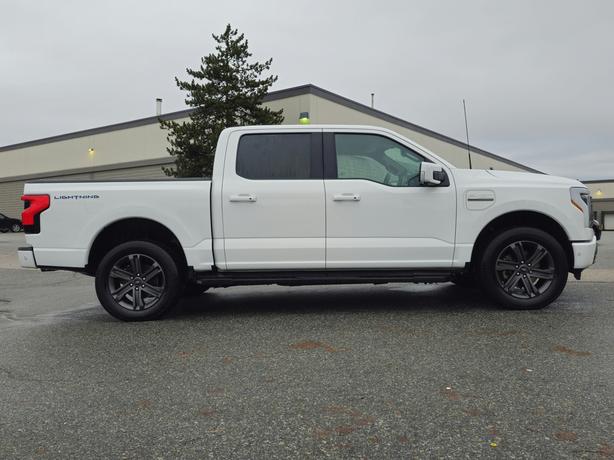 2022 Ford F-150 Lightning Lariat - Extended Range, Panoramic Sunroof image 4