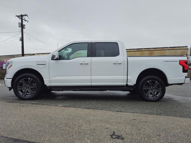 2022 Ford F-150 Lightning Lariat - Extended Range, Panoramic Sunroof image 8