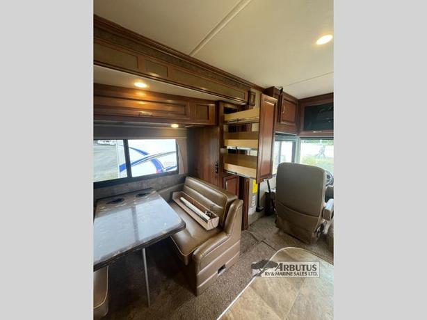 Used 2014 Fleetwood RV Bounder 33C image 8