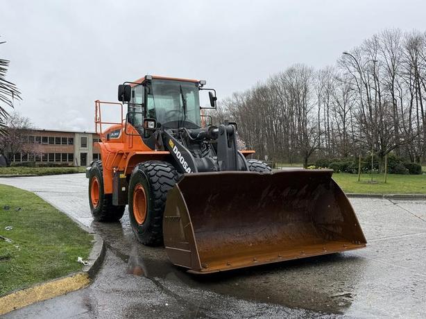 2018 Doosan DL300 -5 Wheel Loader Diesel 4x4 Wheel Loader image 2
