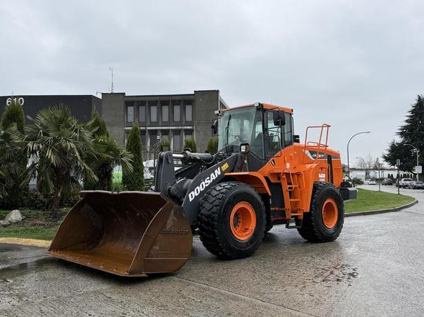 2018 Doosan DL300 -5 Wheel Loader Diesel 4x4 Wheel Loader image 5