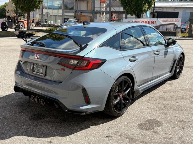 2024 Honda Civic Type R - No Accidents, One Owner, Manual Transmission image 6
