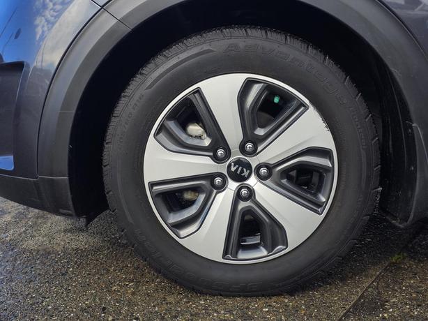 2017 Kia Niro FWD 4dr EX Premium image 5