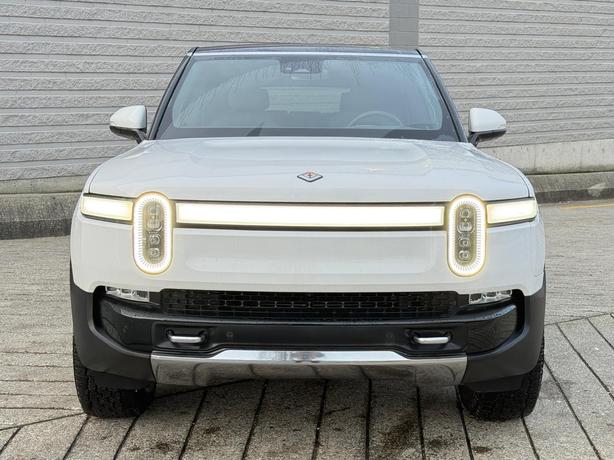 2023 Rivian R1S Launch Edition - Navi, 360 Cameras, New tires! image 3