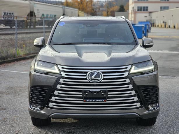 2022 Lexus LX 600 Premium - No Accidents image 2