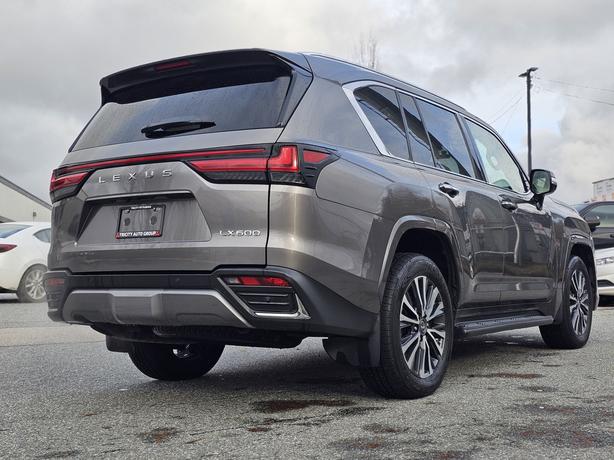 2022 Lexus LX 600 Premium - No Accidents image 5