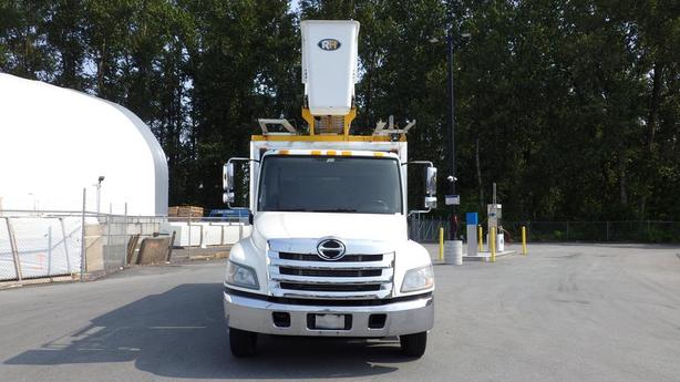 2013 Hino 268 Cube Van With  Bucket 3 Seater Diesel image 3