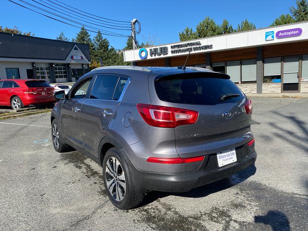 2012 KIA  Sportage EX 4 cyl clean roomy easy entry image 7