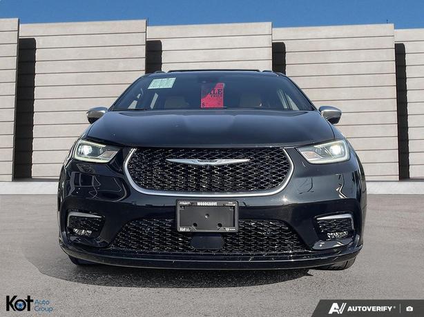 2022 Chrysler Pacifica Hybrid Pinnacle image 2