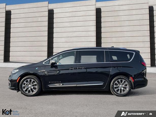 2022 Chrysler Pacifica Hybrid Pinnacle image 3