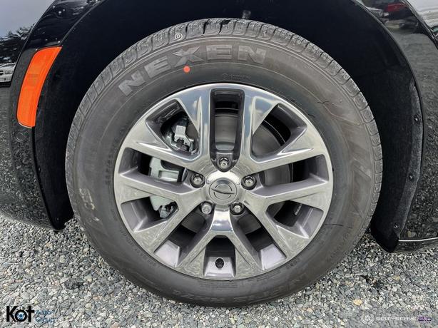 2024 Chrysler Pacifica Hybrid Pinnacle image 6