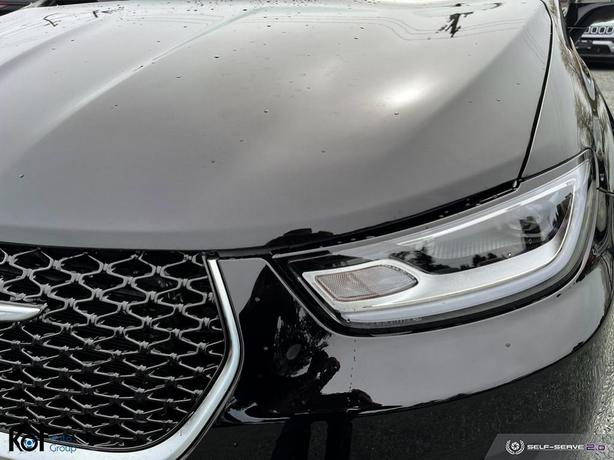 2024 Chrysler Pacifica Hybrid Pinnacle image 8