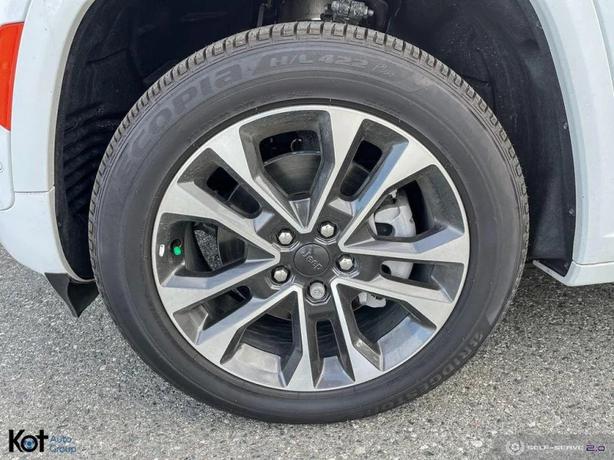 2023 Jeep Grand Cherokee 4xe Overland demo image 6