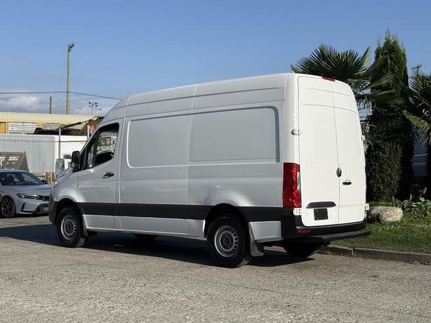 2020 Mercedes-Benz Sprinter 2500 High Roof Diesel Cargo Van 144-inch WheelBase image 7