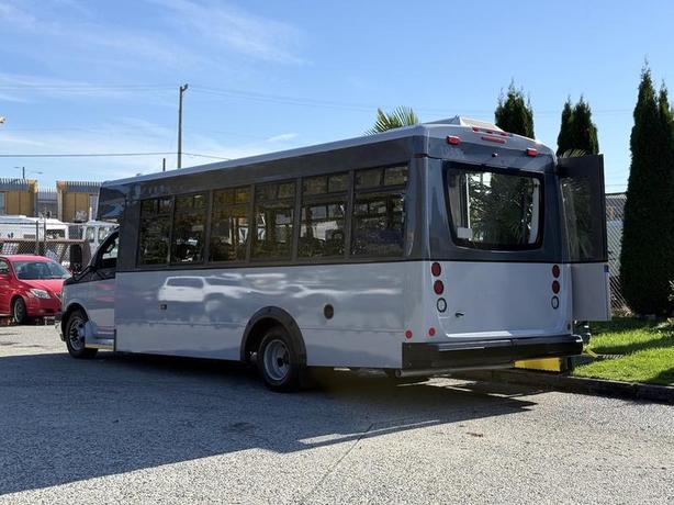 2019 Chevrolet Express 4500 21-Passenger Bus with Wheelchair Lift image 7