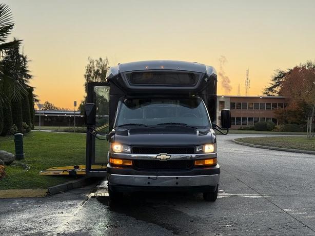 2019 Chevrolet Express 4500 22-Passenger Wheelchair Accessible Bus image 3