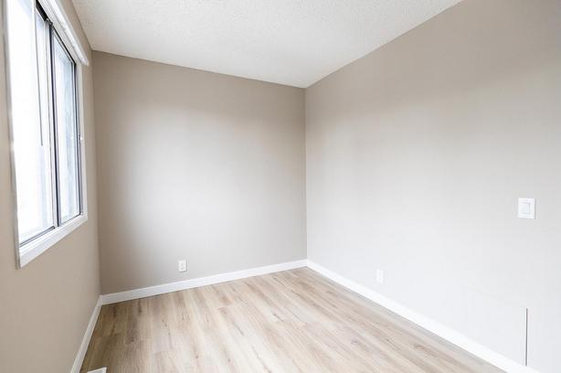 3 bedroom Queen's Park Townhomes image 8