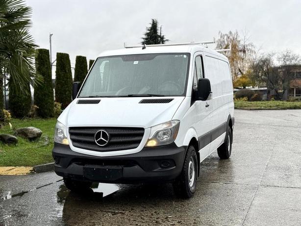 2017 Mercedes-Benz Sprinter 2500 Low Roof Cargo Van with Rear Work Shelves image 4