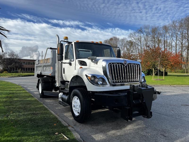 2011 International 7500 WorkStar Plow/Dump With Air Brakes Diesel display photo