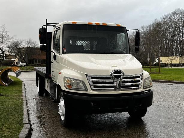2006 Hino 155 16 Foot Flat Deck Truck Diesel image 3