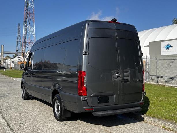 2021 Mercedes-Benz Sprinter 2500  High Roof Cargo Van 170-inch WheelBase 3 Seate image 8