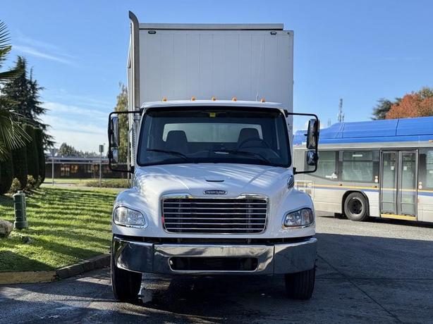 2011 Freightliner M2 106 20-Foot Cube Van with Cummins Engine and Shredder Setup image 3
