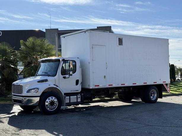 2011 Freightliner M2 106 20-Foot Cube Van with Cummins Engine and Shredder Setup image 5