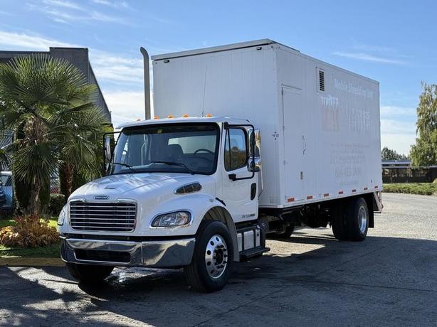 2011 Freightliner M2 106 20-Foot Cube Van with Cummins Engine and Shredder Setup image 4
