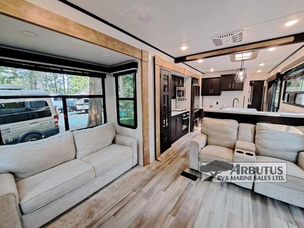 Used 2023 Keystone RV Residence 401RDEN image 6