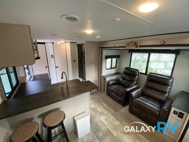 Used 2022 Coachmen RV Apex Ultra-Lite 211RBS image 5