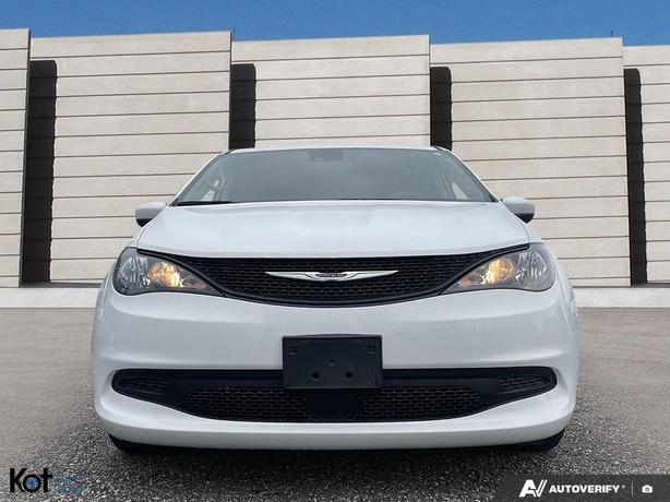 2023 Chrysler Grand Caravan SXT image 2