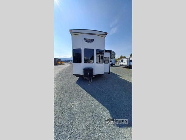 Used 2024 Forest River RV Wildwood Grand Lodge 44VIEW image 3