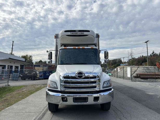 2018 Hino 338 image 2