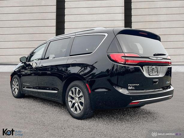 2024 Chrysler Pacifica Hybrid Pinnacle image 4