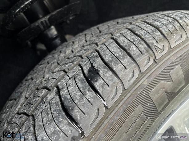 2024 Chrysler Pacifica Hybrid Pinnacle image 7