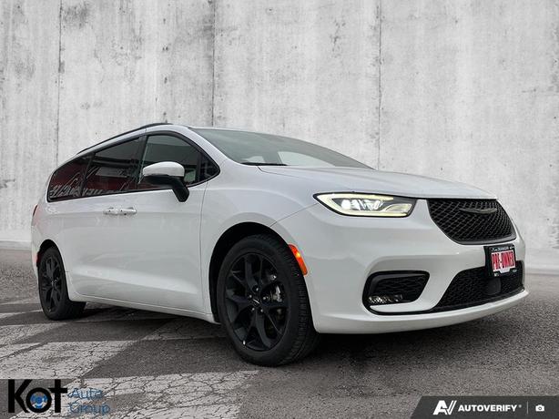 2023 Chrysler Pacifica Touring L | Power Sunroof | Remote Start | Heated Seats & image 3