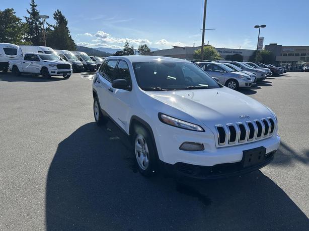 2015 Jeep Cherokee Sport image 5