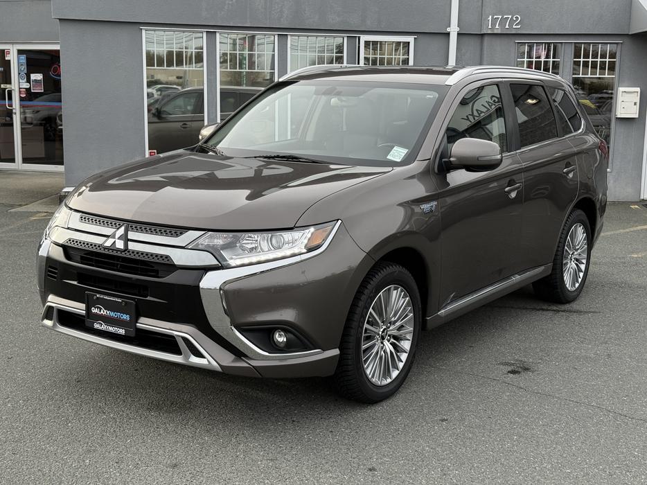2020 Mitsubishi Outlander PHEV LE 4WD-  Dual zone A/C & Power Seats display photo