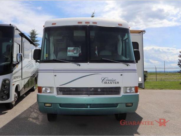 Used 1999 Georgie Boy Cruise Master 3515 image 2