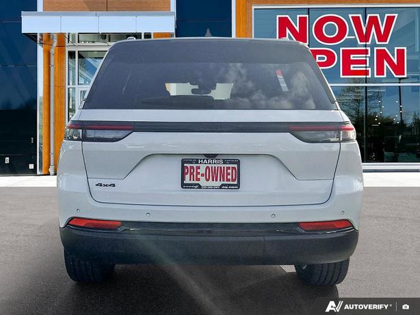 2024 Jeep Grand Cherokee Altitude 4x4  | Heated Seats! image 5