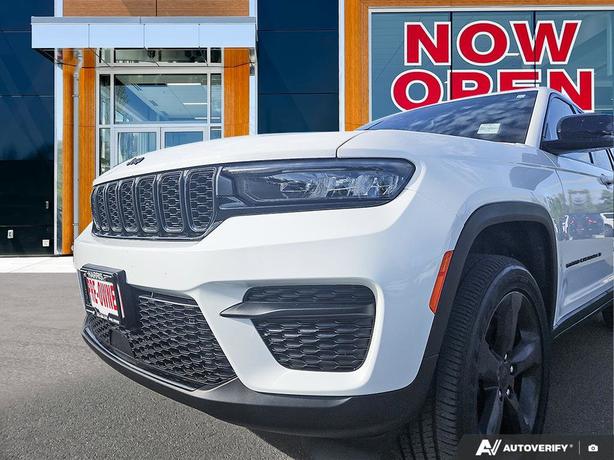 2024 Jeep Grand Cherokee Altitude 4x4  | Heated Seats! image 8