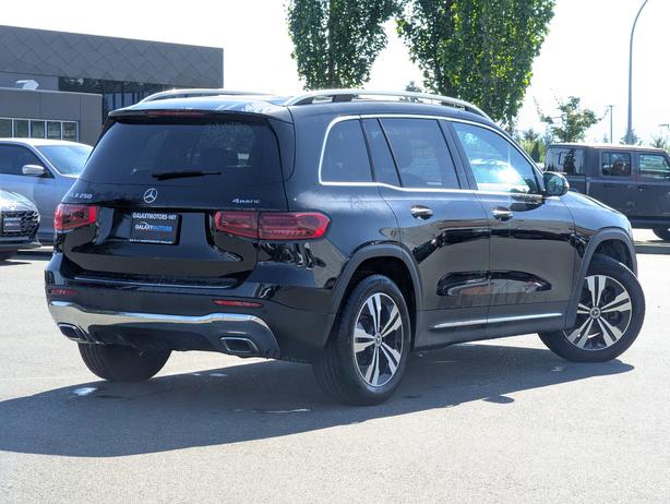 2024 Mercedes-Benz GLB 4MATIC image 6