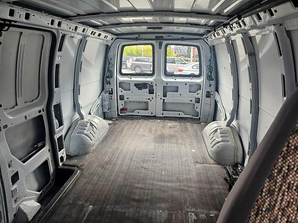 2007 Chevrolet  Express Cargo Van image 8