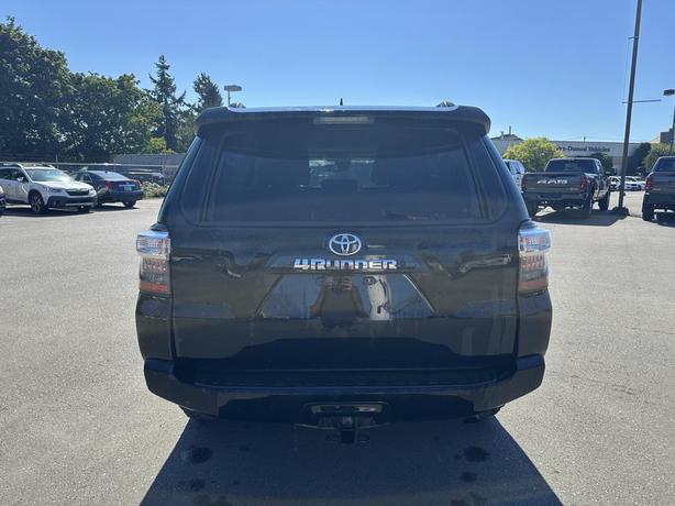 2024 Toyota 4Runner Base image 4