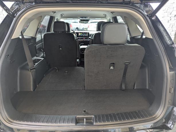 2024 Kia Sorento EX - AWD, Heated Seats/Steering Wheel, 7 Passenger image 8