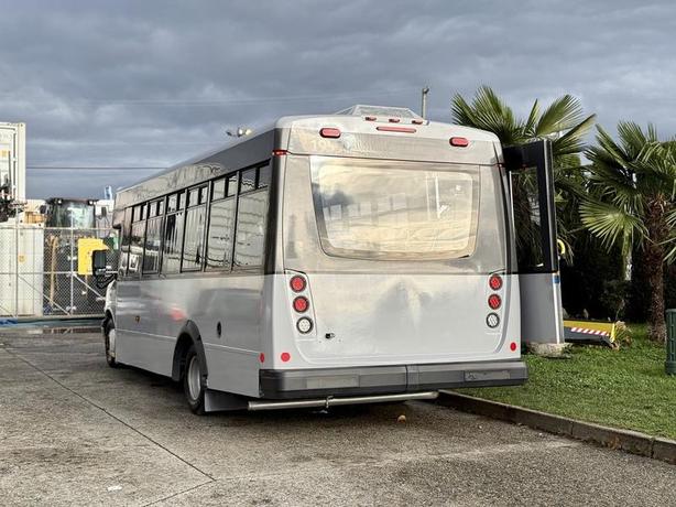 2019 Chevrolet Express 4500 21-Passenger Bus with Wheelchair Lift image 8