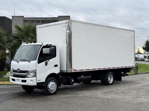 2019 Hino 195 20-Foot Cube Van with Power Tail Gate image 5