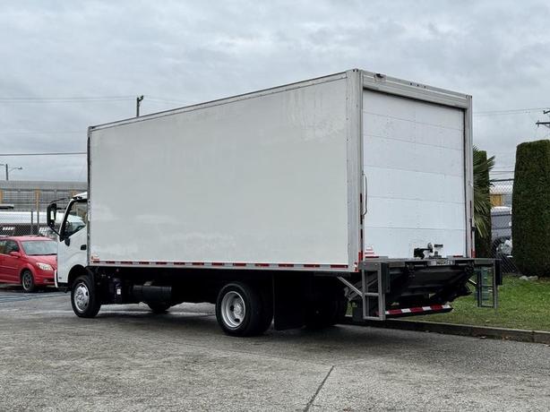 2019 Hino 195 20-Foot Cube Van with Power Tail Gate image 7