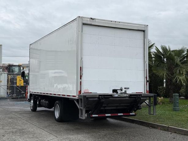 2019 Hino 195 20-Foot Cube Van with Power Tail Gate image 8