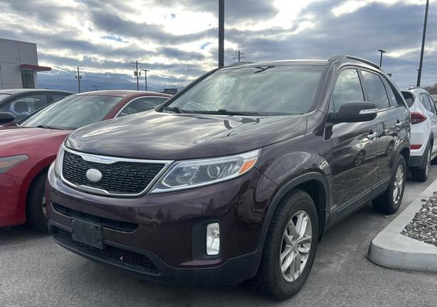 2015 Kia Sorento LX AUTO, BLUETOOTH, WHEEL CONTROLS, LEATHER SEATS, POWER LOCKS  image 1